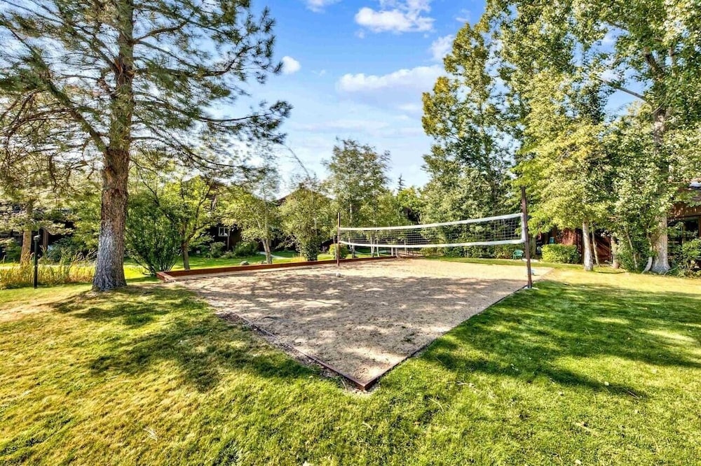 Park View Paradise 3 Bedroom Condo by RedAwning - Property Image 11