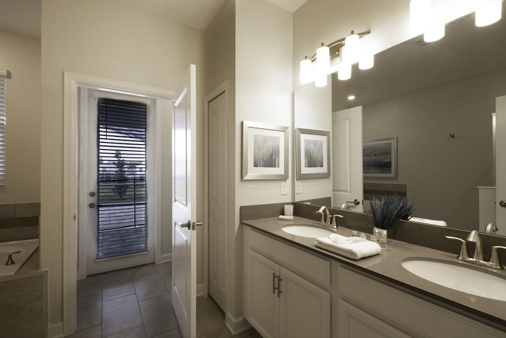 8890ccd-the Retreat at Championsgate - Image 2