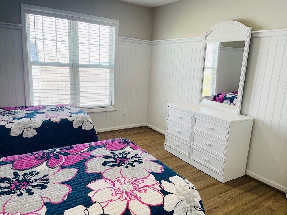 Avalon East- 5 Bedroom Home by RedAwning