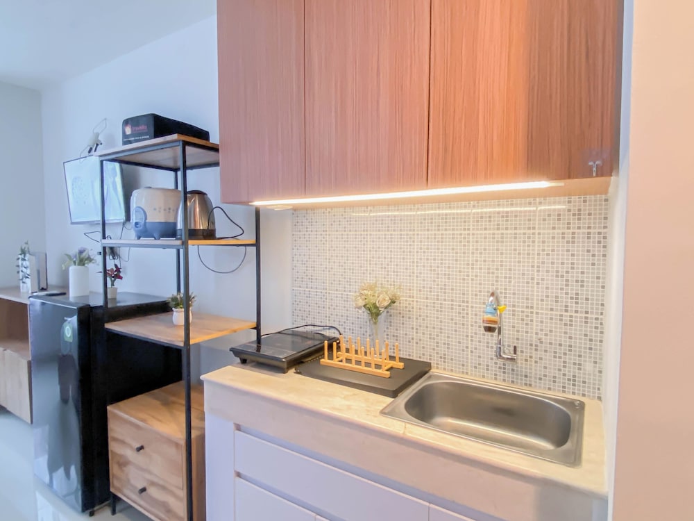Cream Tone Studio At Evenciio Margonda Apartment