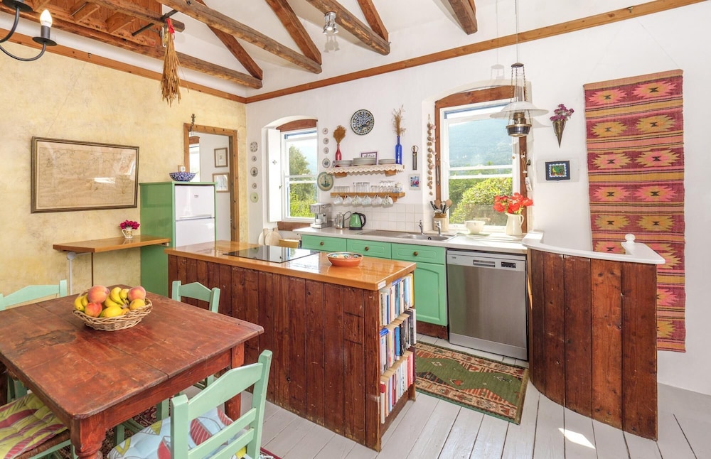 Petrino House - 2 bed Traditional Stone House view 2