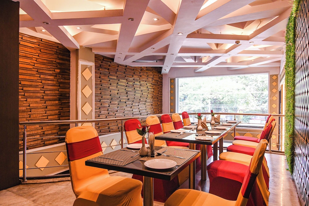 Fabhotel Shivani International