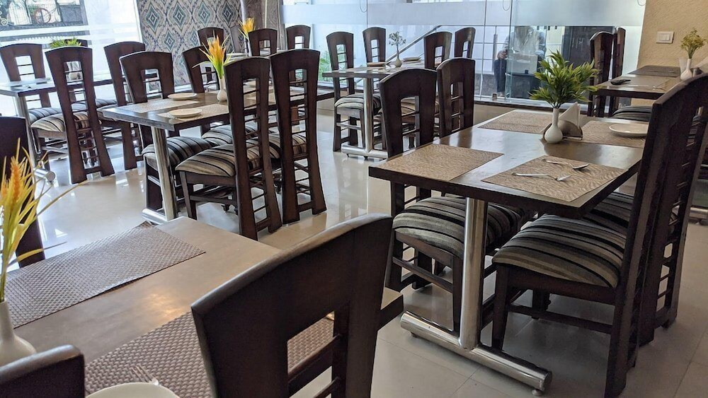 Hotel Impress By RMR Hotels