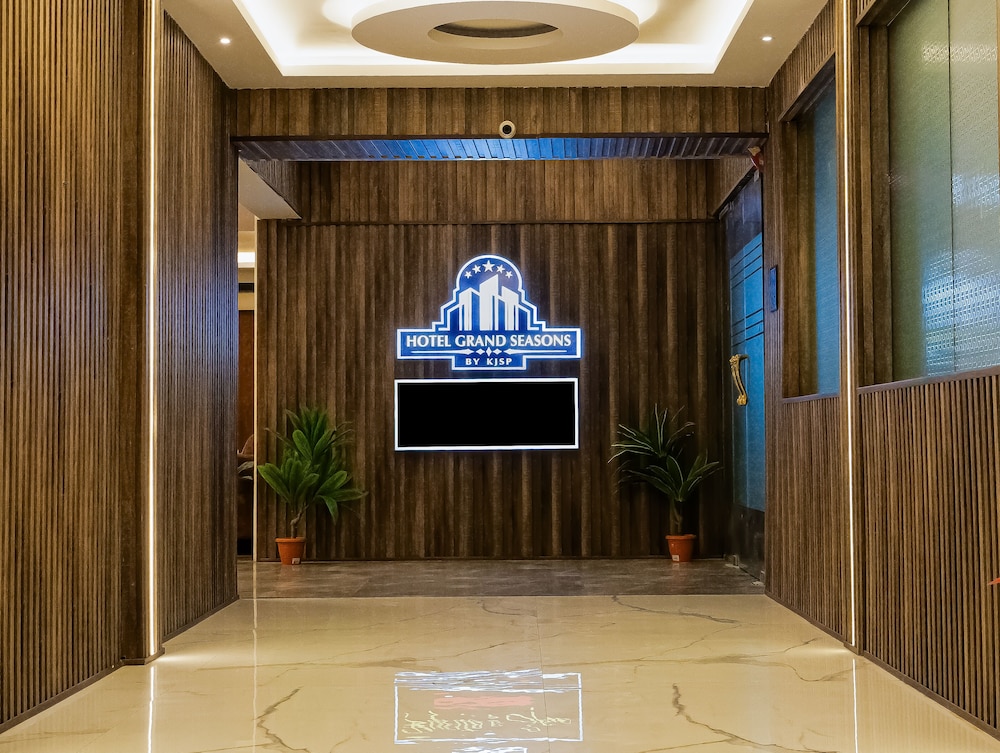Hotel Grand Seasons