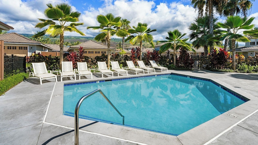 Private Yard and Outdoor Area - AC & Shared Pool - Golf Views - Vrkcv