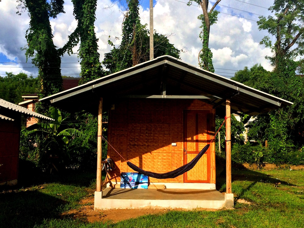 Sleepy Hut Pai