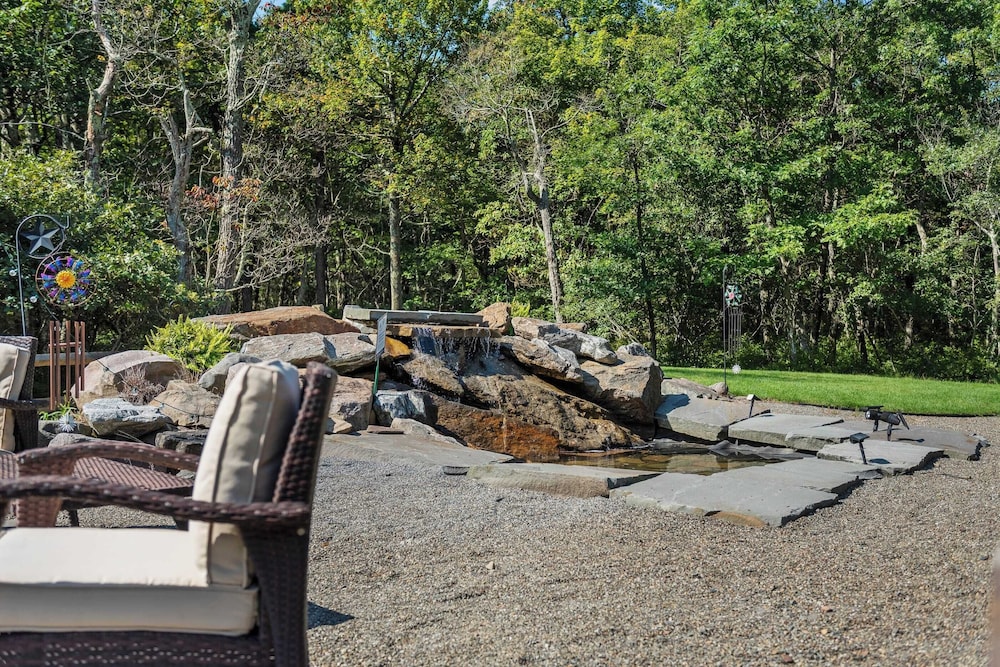Bigwood Cabin Retreat Hot Tub, Game Room, Firepit Lounge & Private Yard