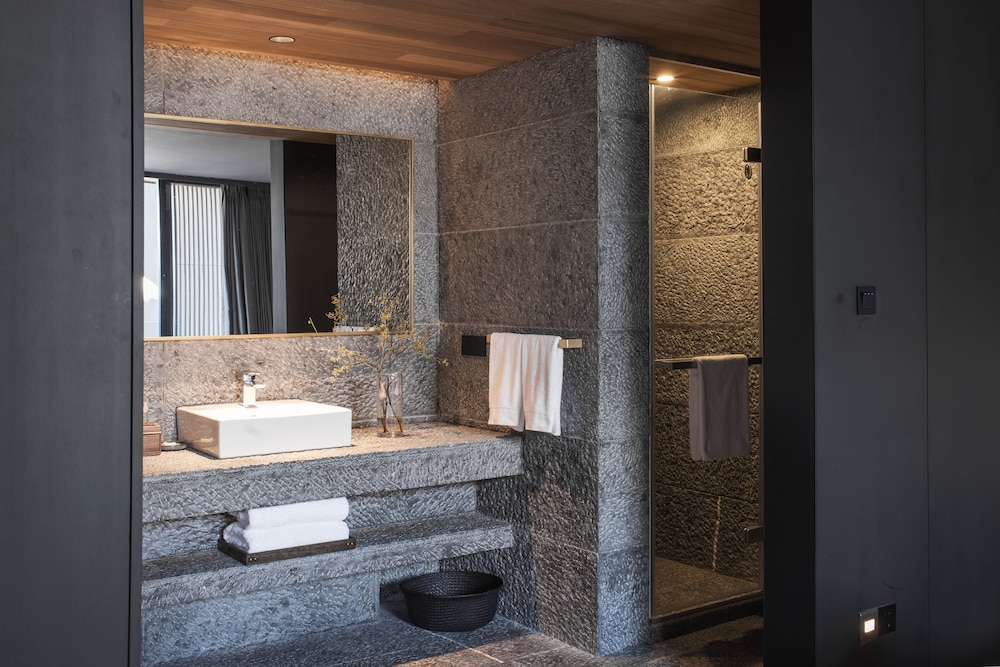 Yakamoz Erhai Hotel