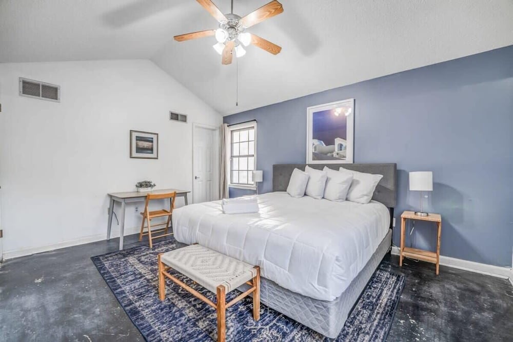 Hardwood Guesthouse