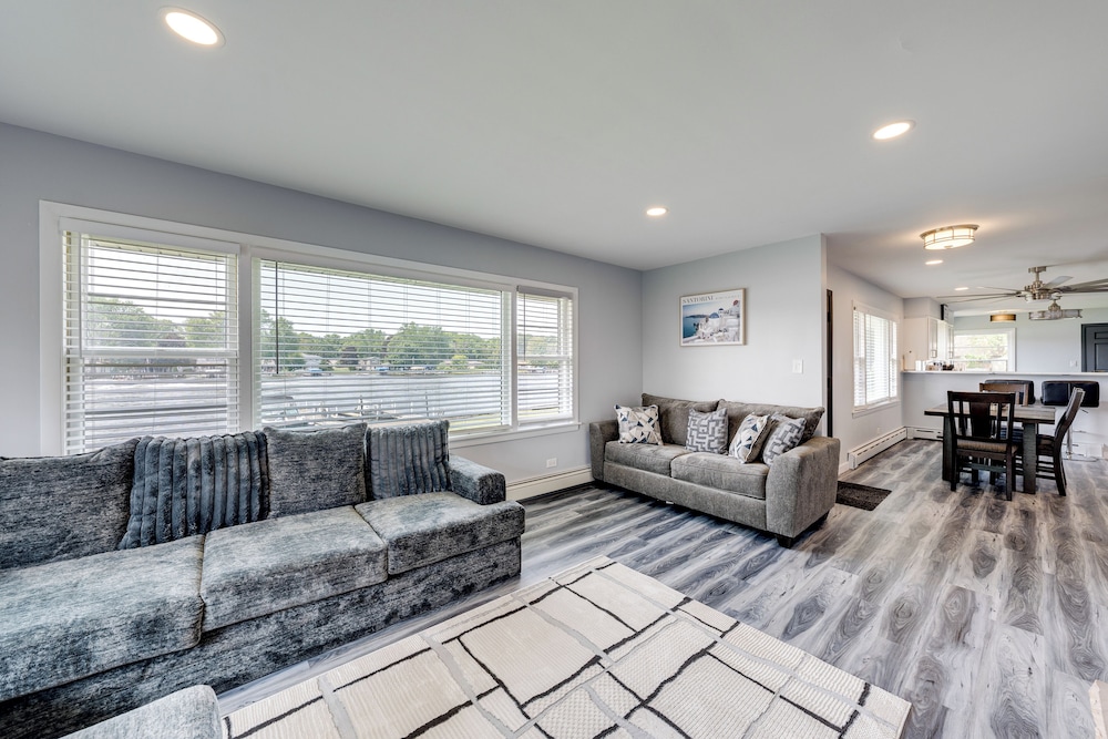 Riverfront Retreat w/ Dock & Kayaks in Mchenry