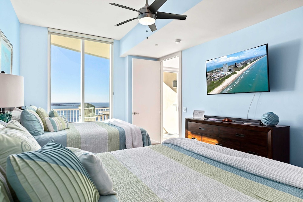 Sapphire Beach - Breathtaking 26th Floor Views 3 Bedroom Apts