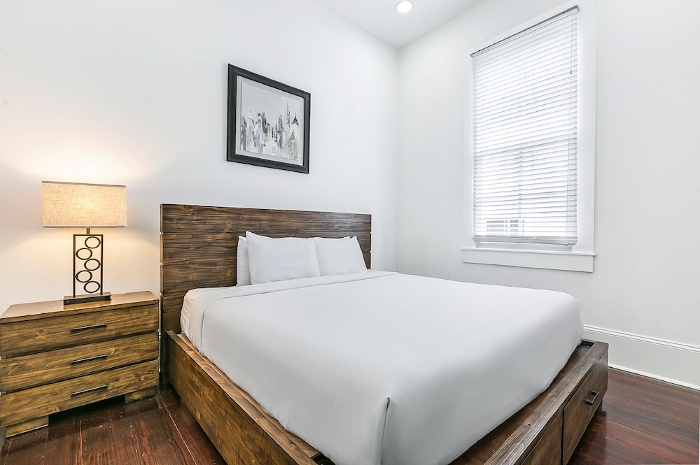Terpsichore-Carondelet Residences view 2