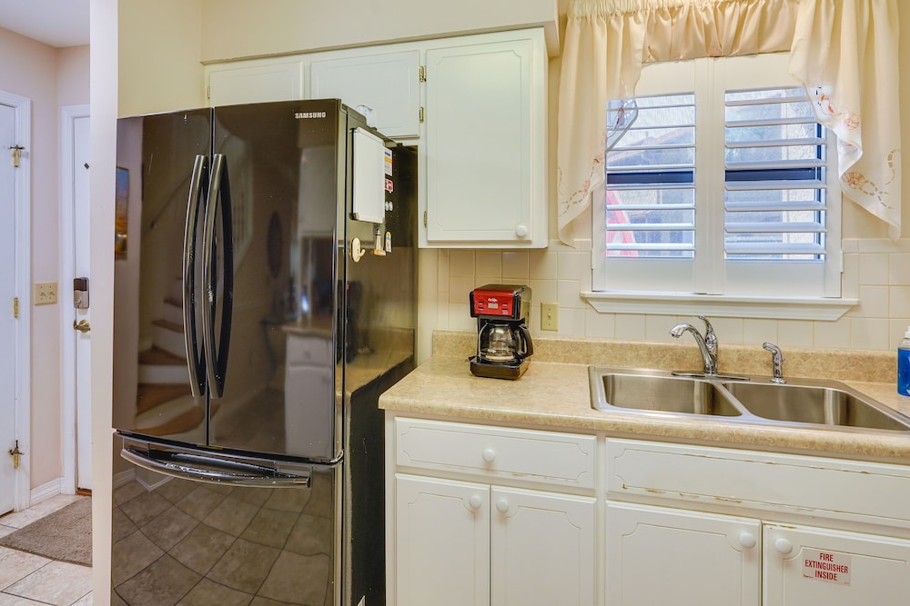 PCB Townhome w/ Resort Amenities - Walk to Ocean!
