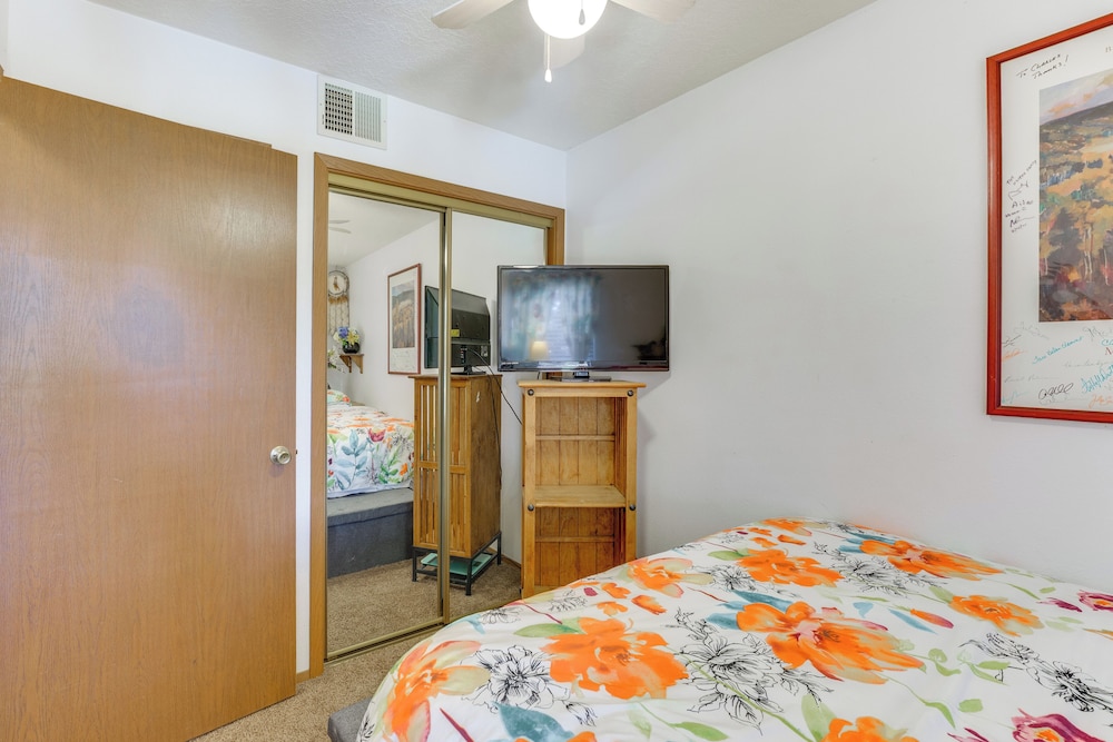 Walk to Angel Fire Resort: Getaway w/ Balcony