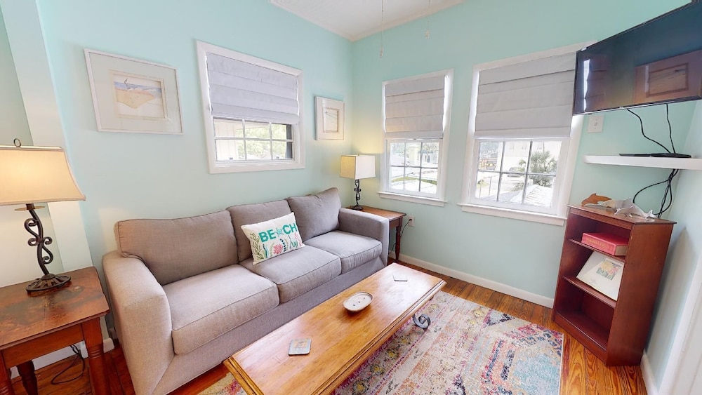 712 2nd Avenue - Upper