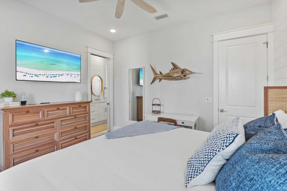 Gulf-view Retreat w/ Rooftop Deck + Private Pool Villa Anesi by Avantstay