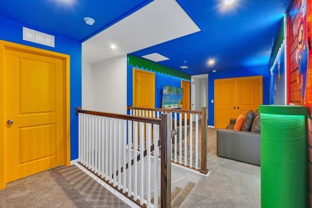 5 Bed 4.5 Bath Townhouse W/ Pool Solara 2307dist 5 Bedroom Townhouse