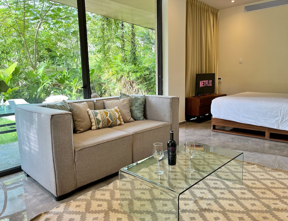 Mistiq Luxury Condo view 4