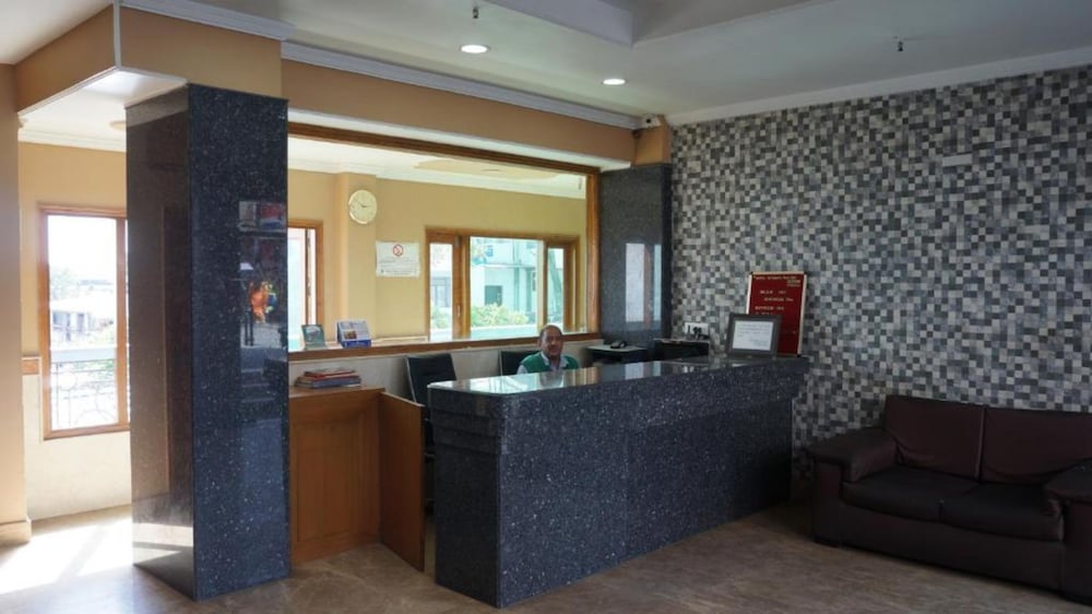 Lobby & Reception