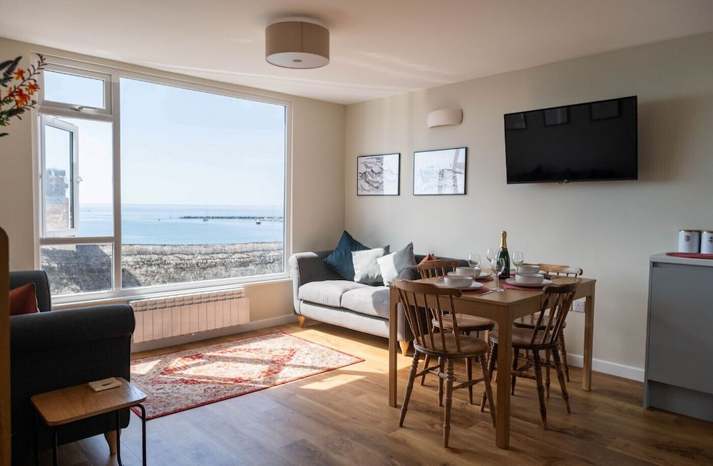 2 Beach Way House