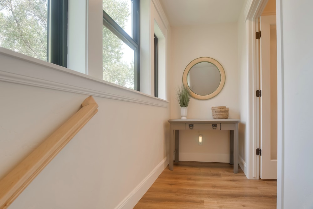 Ski, Hike, Explore: Modern Guest Suite in Rigby