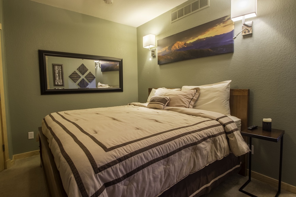Marys Lake Lodge Mountain Resort and Condos