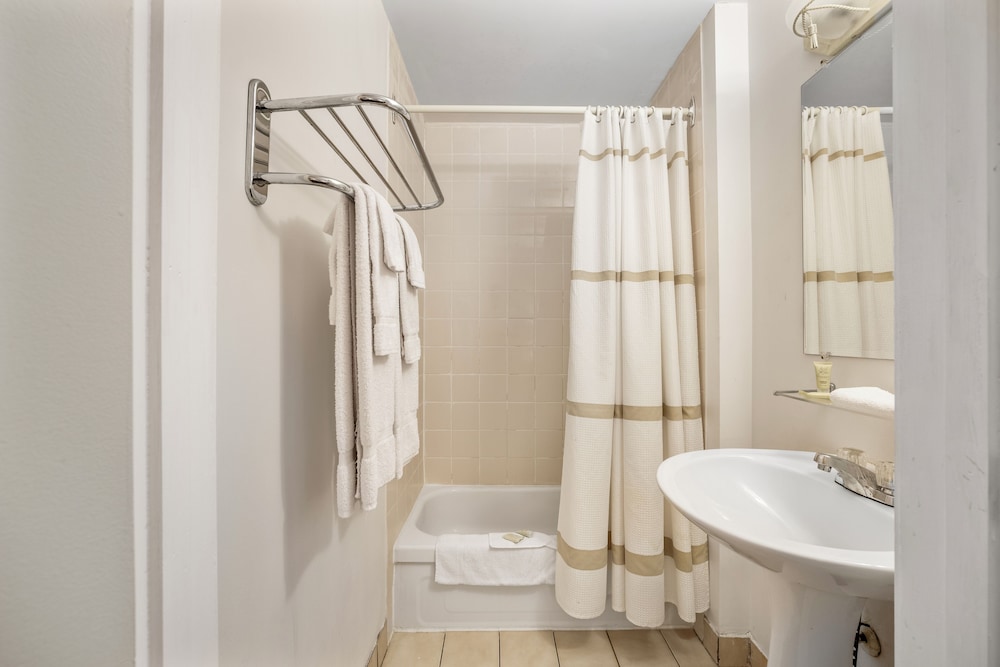Guelph Vacations - Royal Inn and Suites at Guelph - Property Image 33