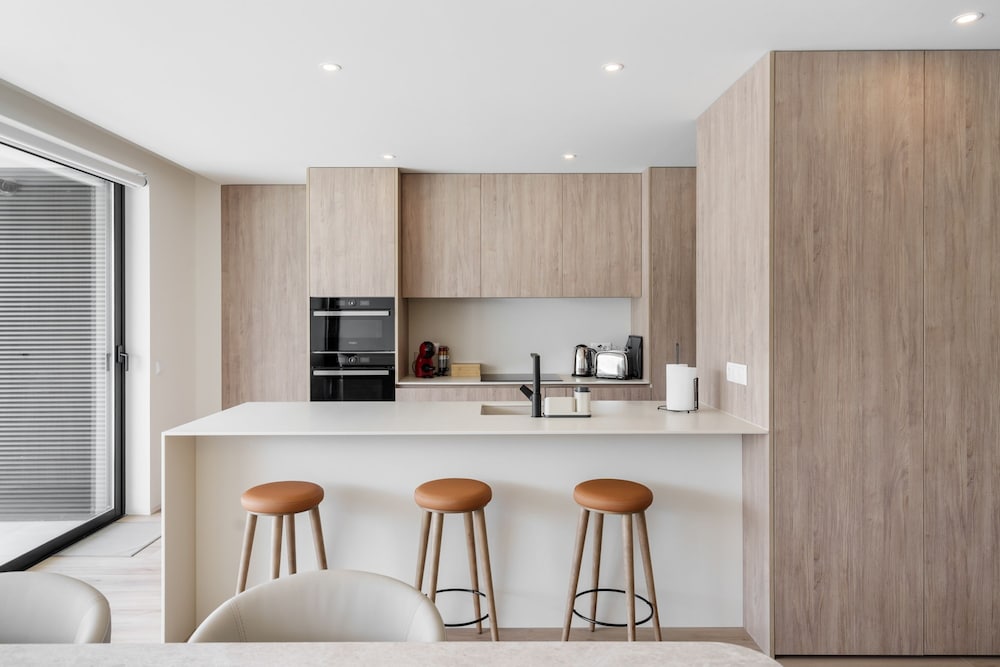 Green Coast Beachfront Retreat by Minho s Guest