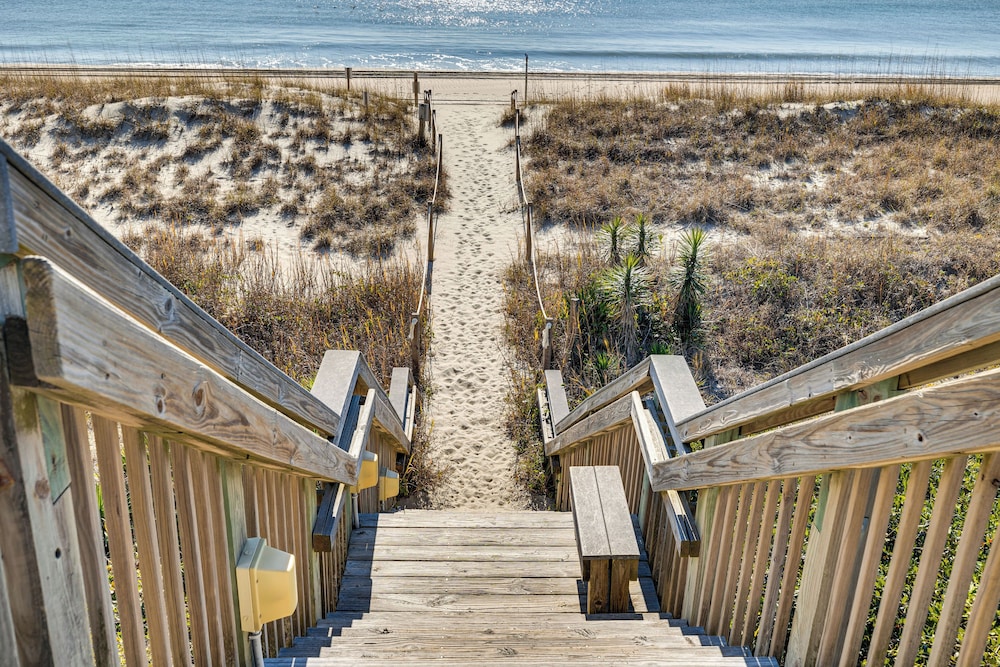 Walk to Beach: Emerald Isle Condo w/ Ocean View!