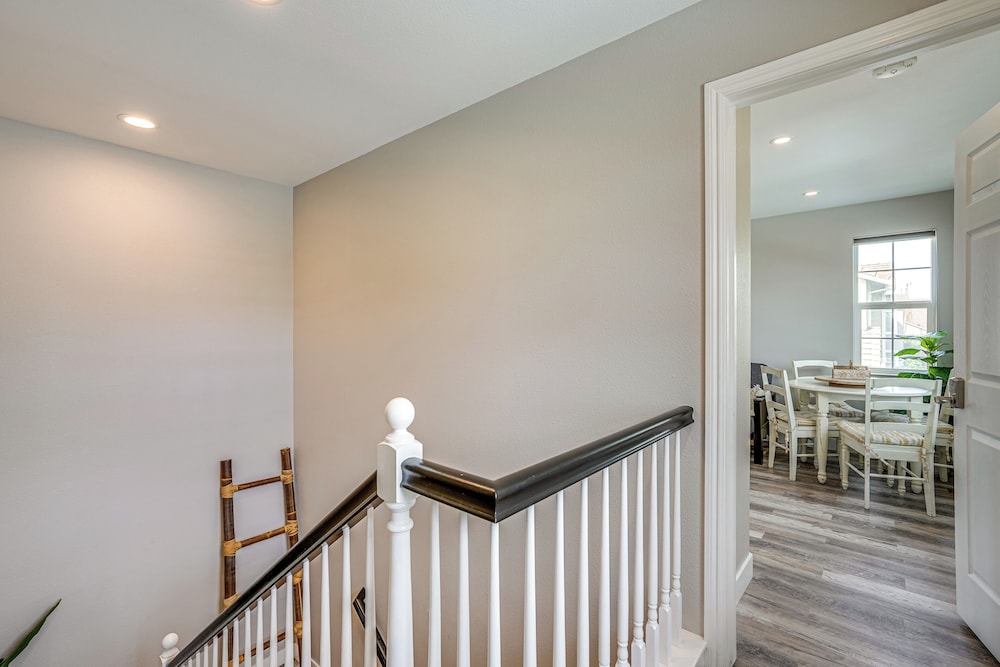 Pool & Hot Tub Access: Brentwood Getaway!