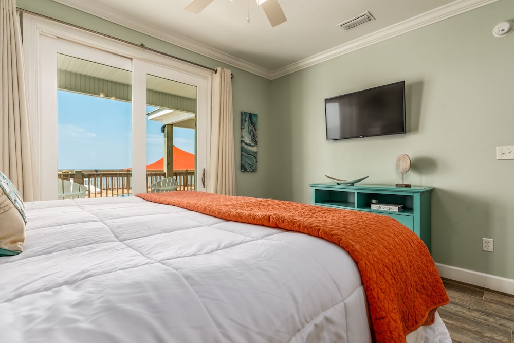 Grace Wins - 2335 Bienville 4 Bedroom Home by RedAwning view 4