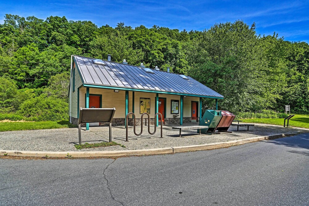 Deck & Gas Grill: Modern East Stroudsburg Home! view 4