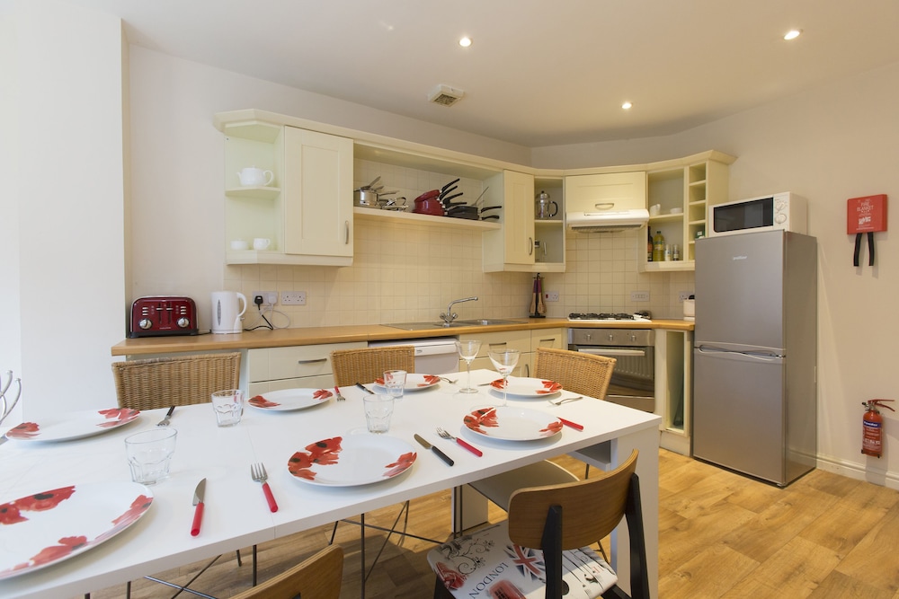 5 Rosebay Gardens