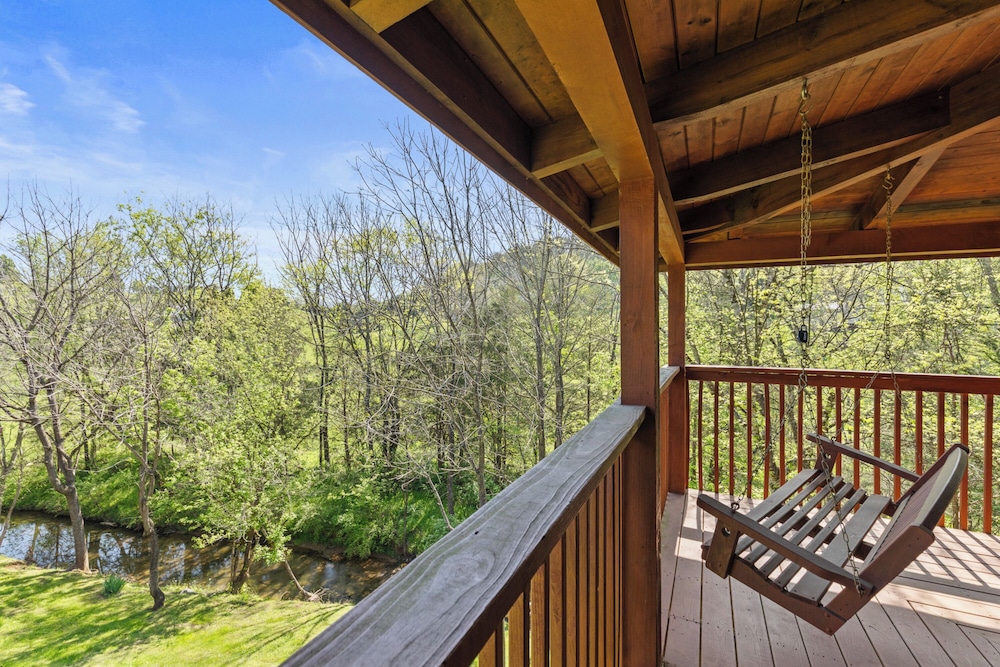 Serene Creek Cabin