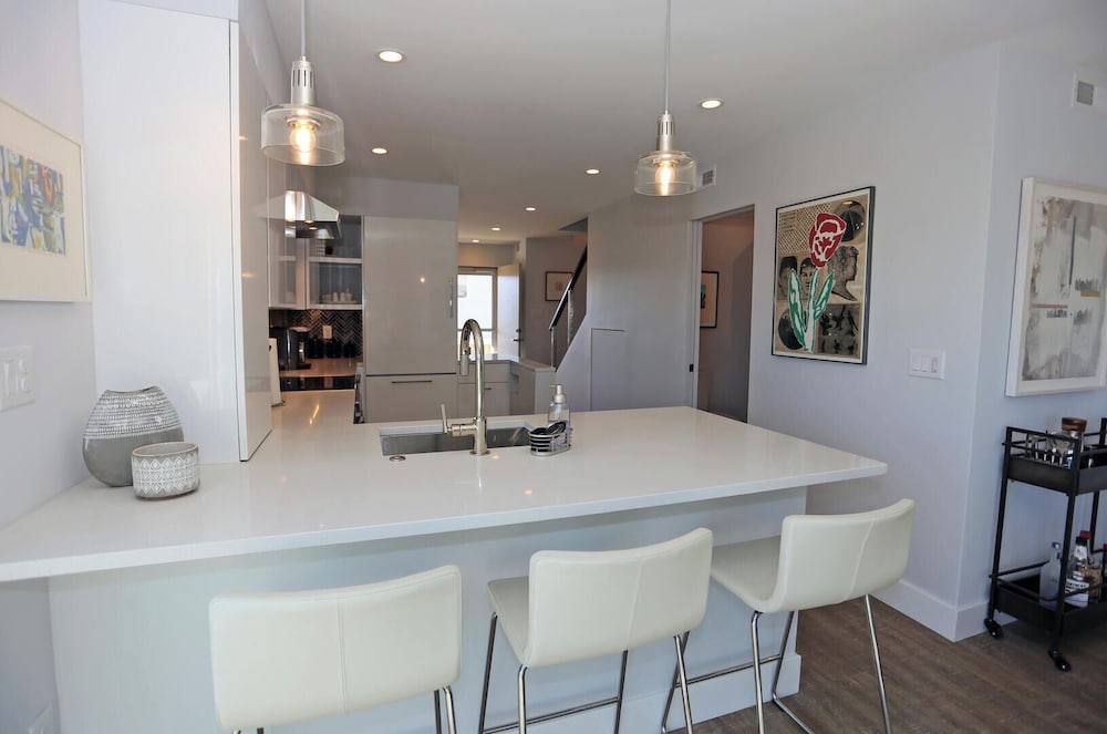 Mariners Court 224