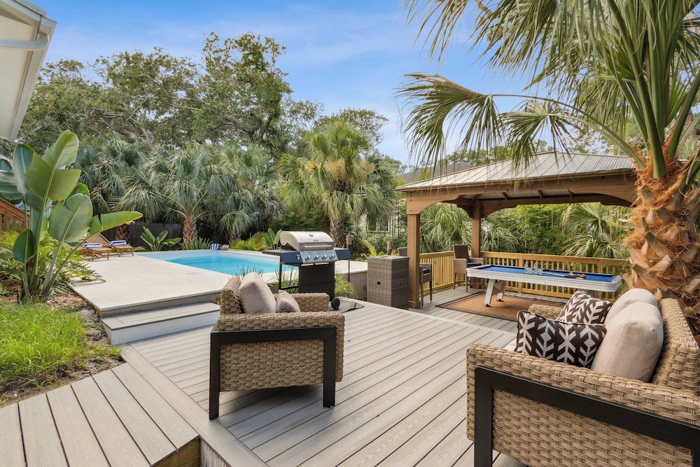 Serenity at Surfside by Avantstay Pool, Porches, Fire Pit & Arcade Near Vilano Beach