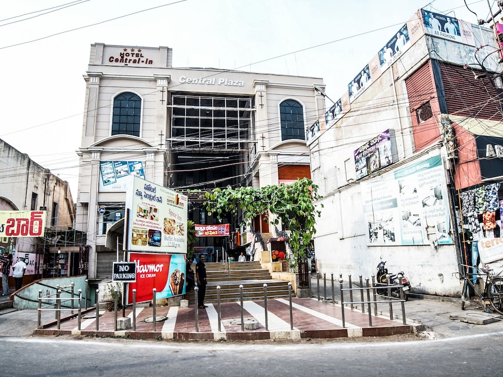 Capital O 12906 Amrutha Grand