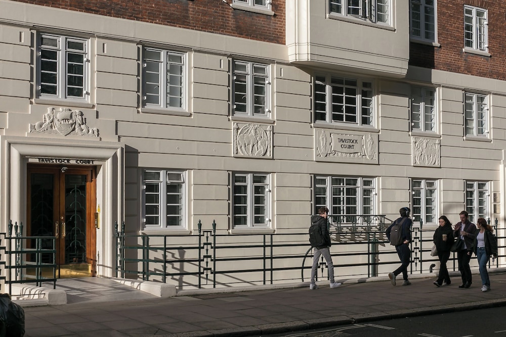 Beautifully Presented Centrally Located Studio apt