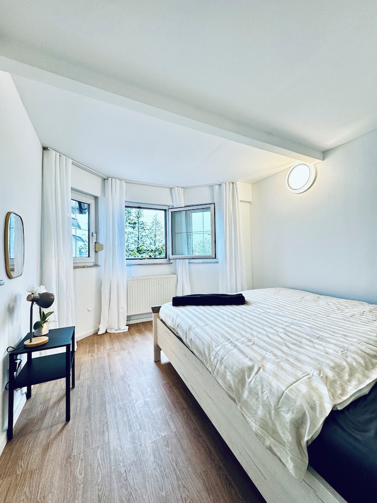 2BR Apt With Balcony Blumengärten