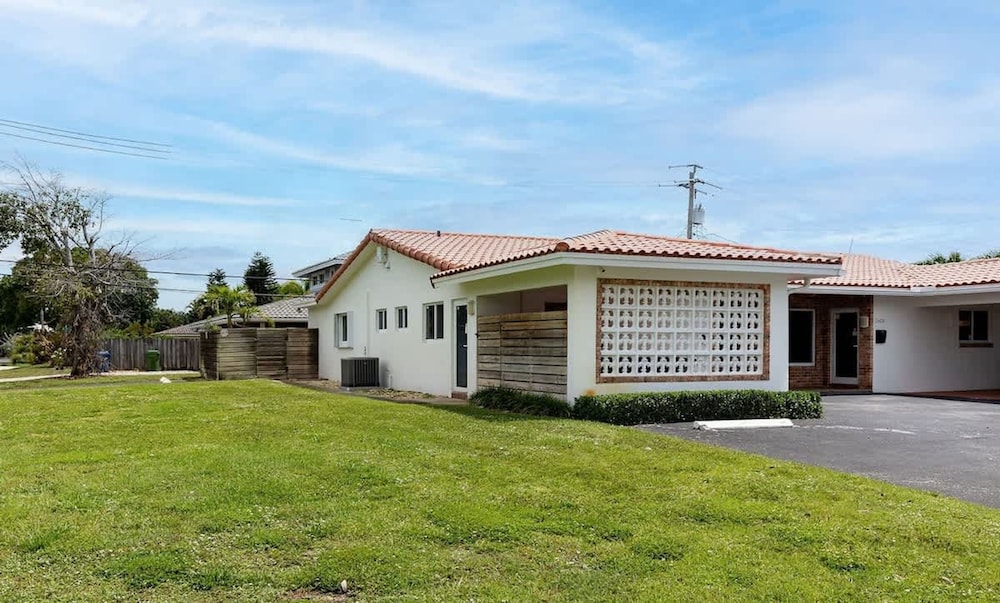 Welcome to Your Fort Lauderdale Retreat 2bed 2bath