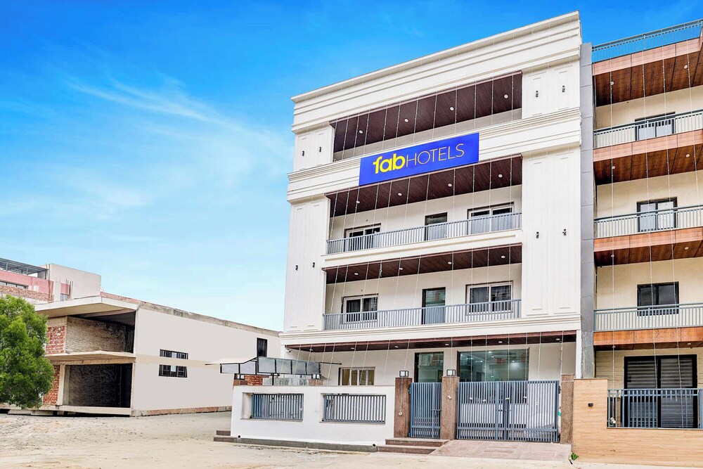 Fabhotel Expo Centre Inn