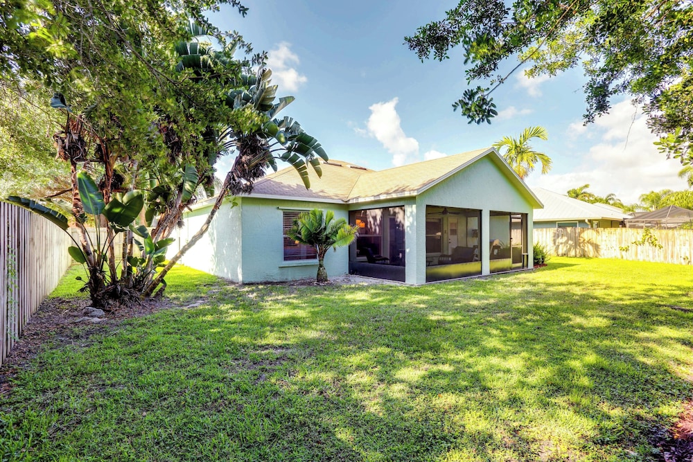 Inviting Jensen Beach Home w/ Screened-in Patio!