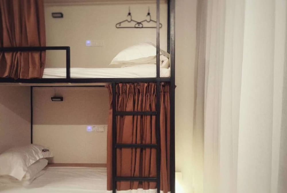 Houselet Hostel
