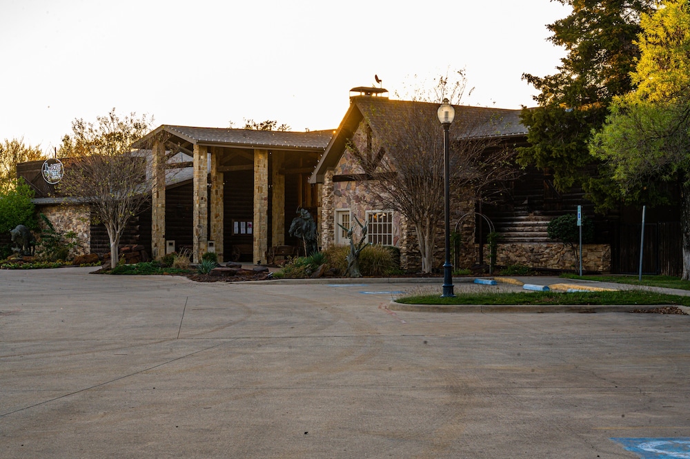 Lone Star Lodge and Marina view 4