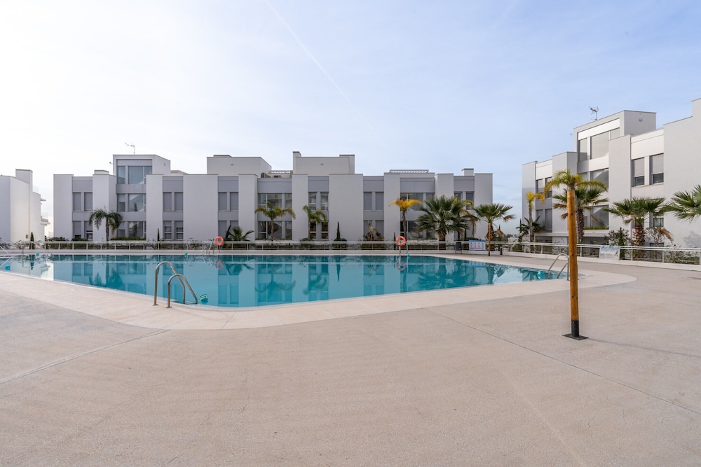 Nice Apartment With Shared Pool