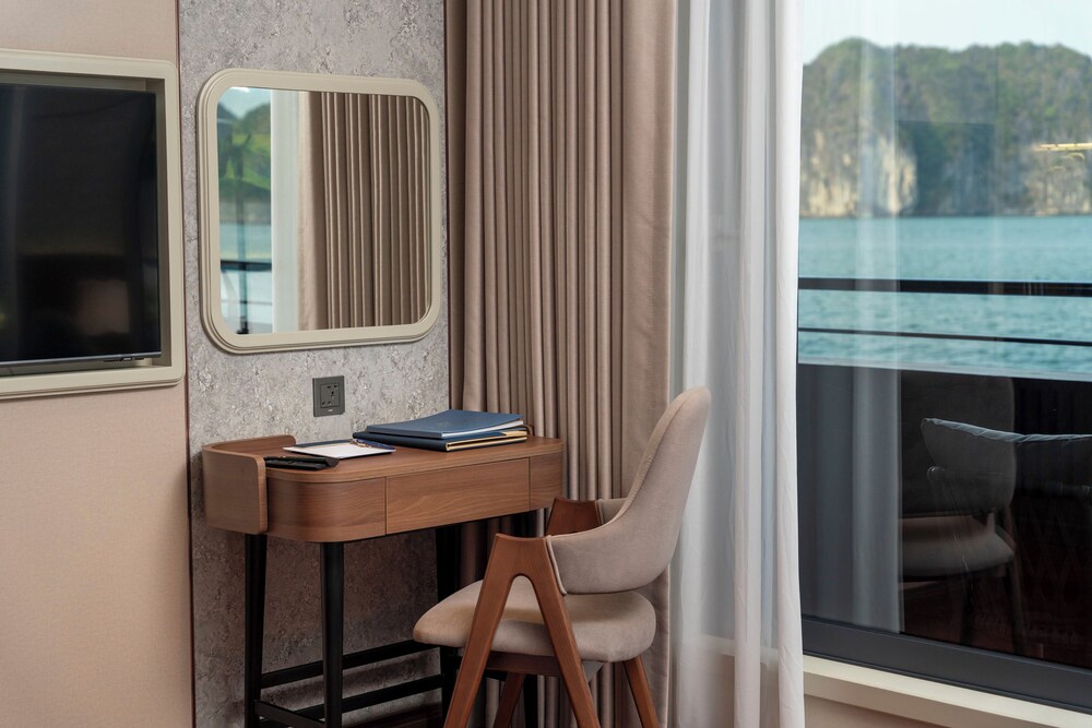 Calista Halong Bay Cruise