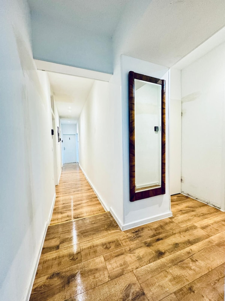 5BR Apt 10min to Matzleinsdorfer