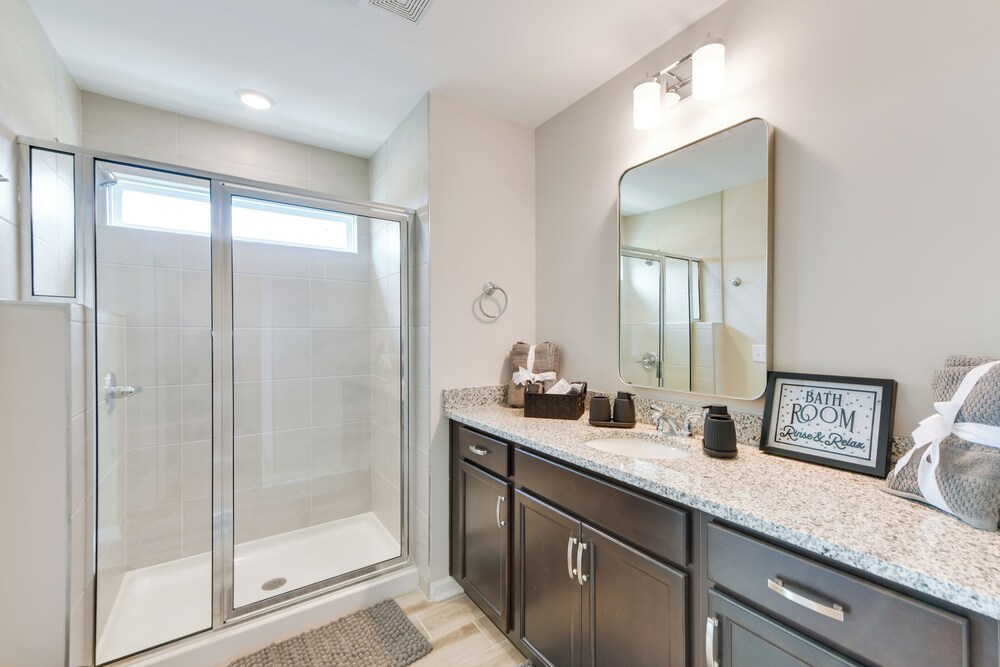 5 Mi to Auburn University: Sleek Townhome w/ Patio