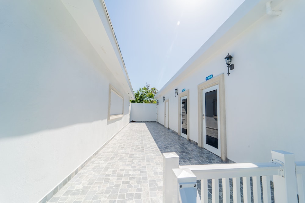 Le Bleu Bed and Breakfast view 2