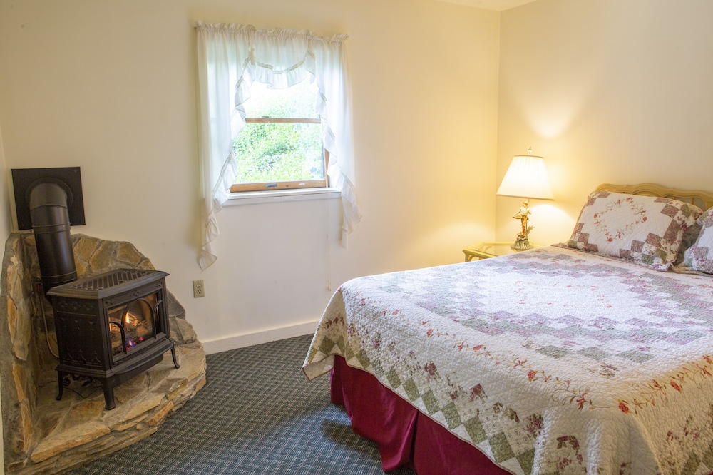 The Chimney Rock Inn & Cottages